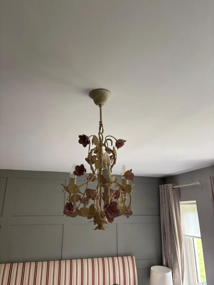 Chandelier Laura ashley cream with pink roses - Image 2