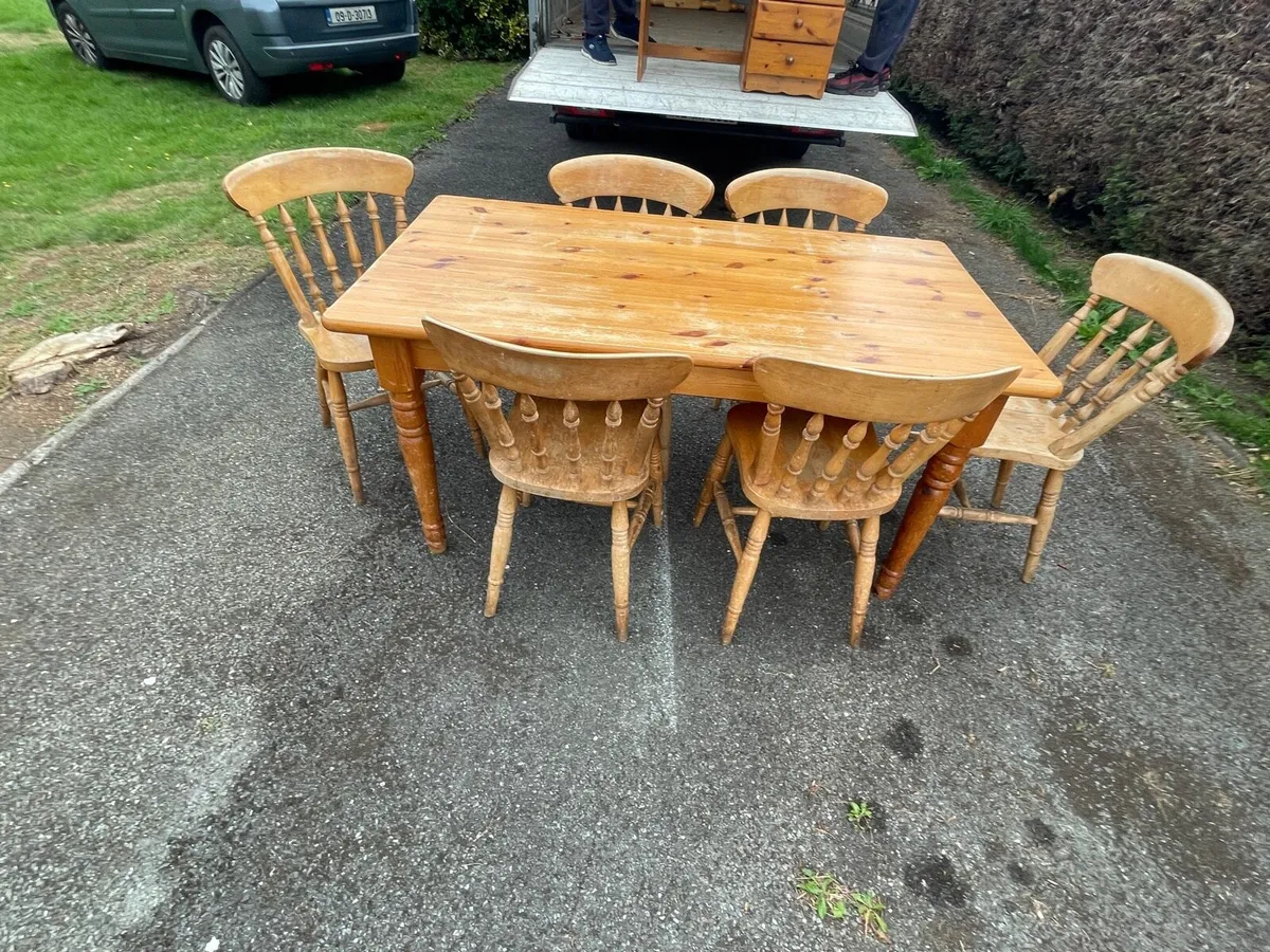 Kitchen table + 6 chairs set €150 - Image 1