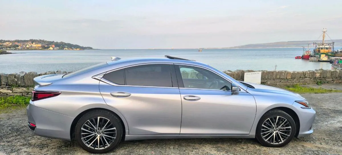 Lexus ES  300h 2023 - Image 1