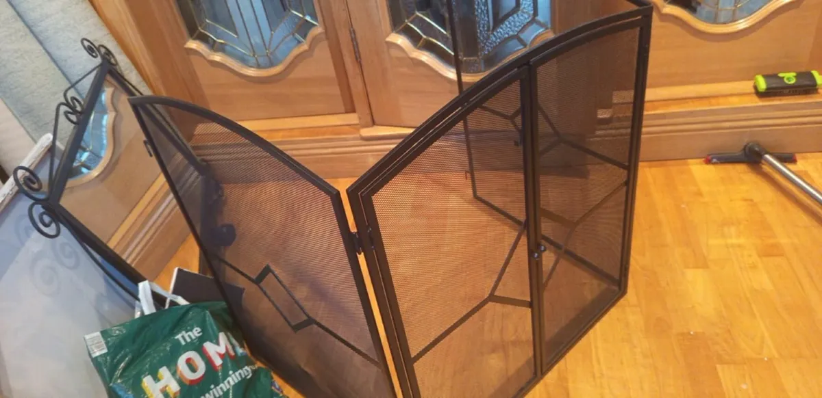 Folding black mesh fireplace screen with a three-p - Image 1