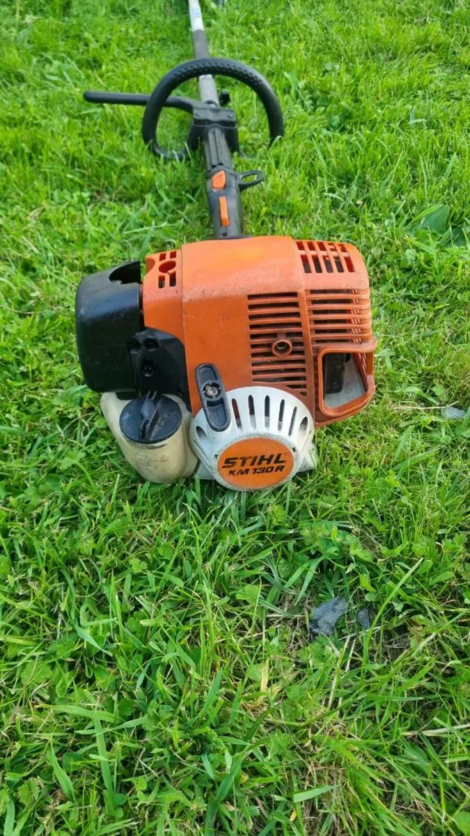 Stihl long reach hedge trimmer km130r - Image 1