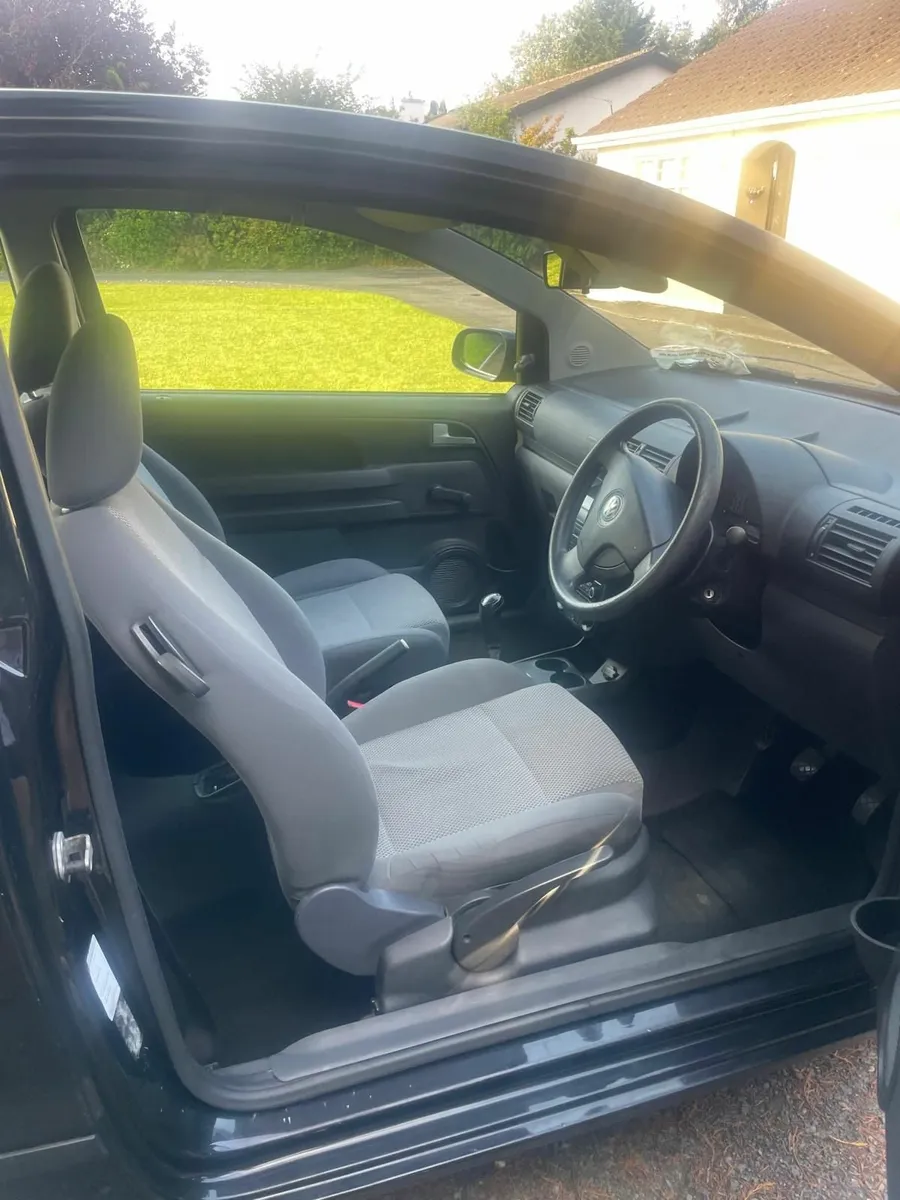Volkswagen Fox 2012 - Image 2