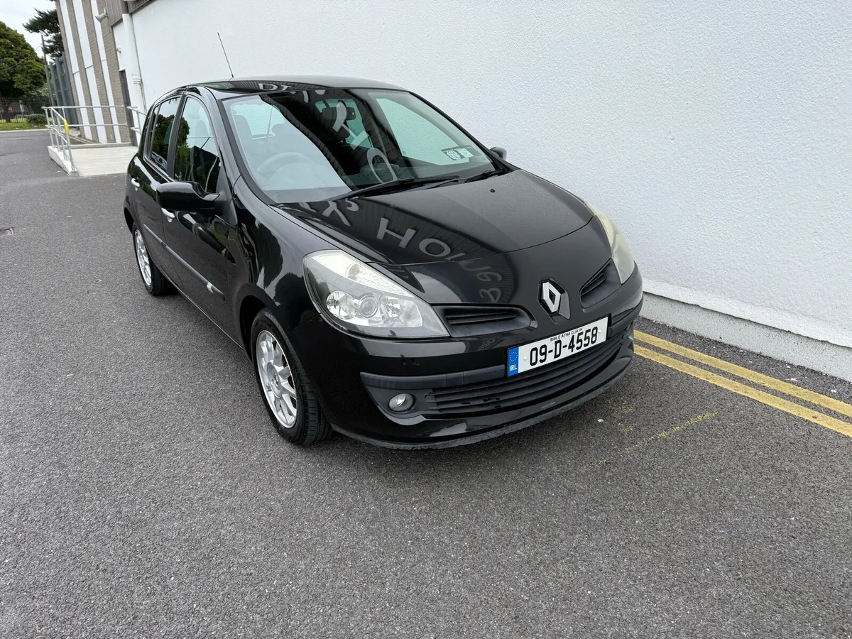 2009 Renault Clio ✅ Very low KMs - Image 2