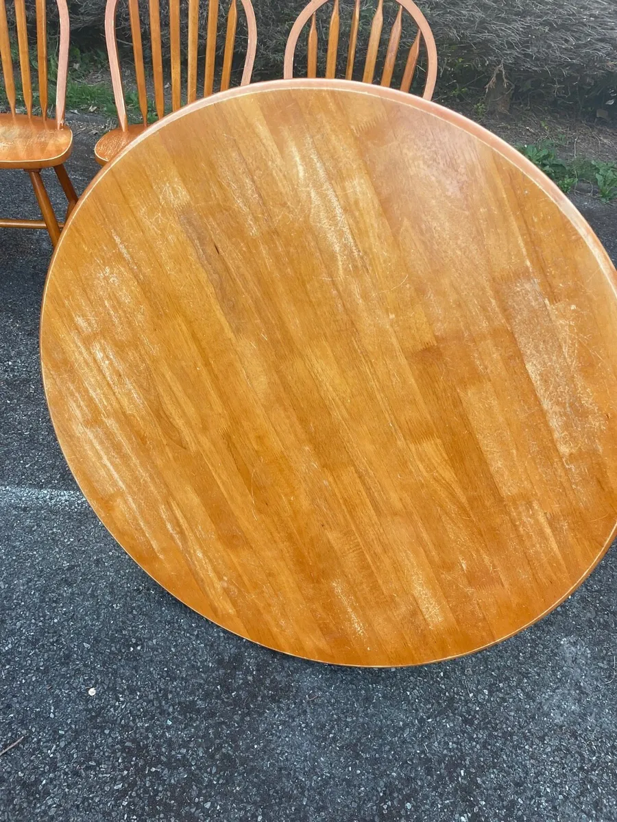 Round wooden kitchen table €80 - Image 2