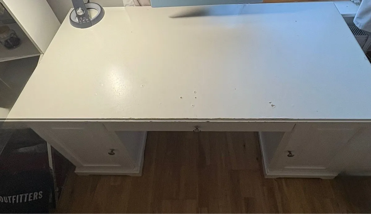 Study desk - Image 2