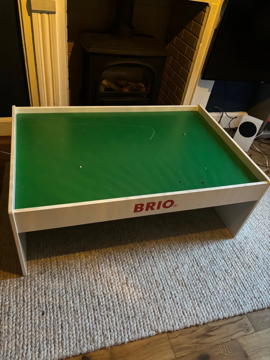 Brio train table - Image 1