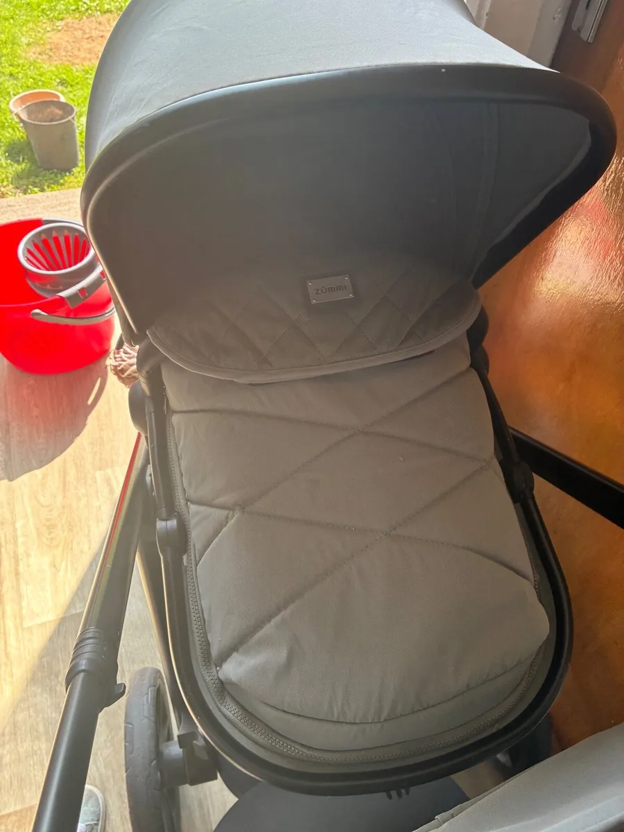 Pram - Image 1