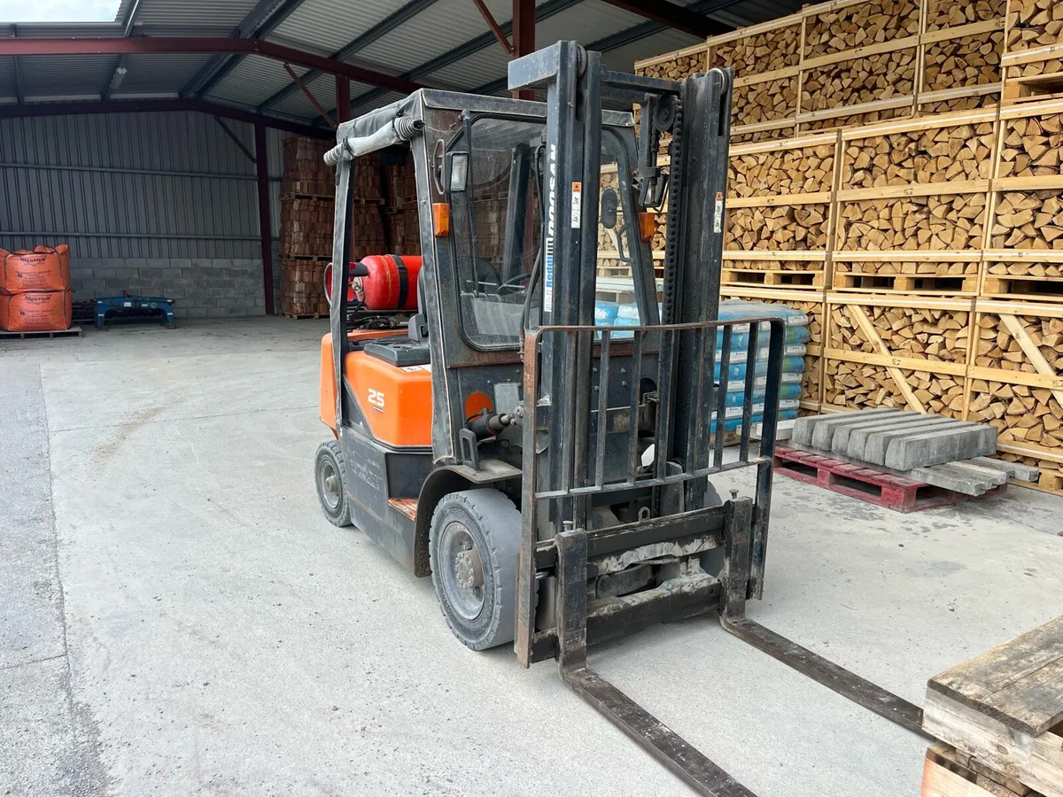 Forklift 2.5 tonne - Image 2