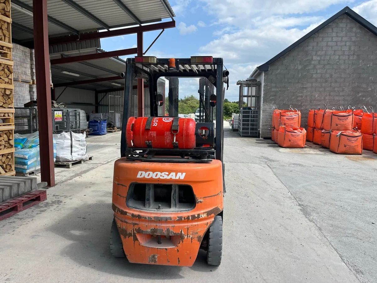 Forklift 2.5 tonne - Image 3