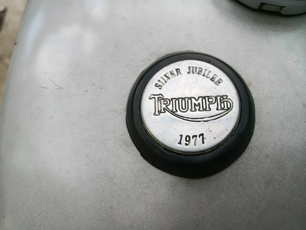 Triumph T140 jubilee - Image 4