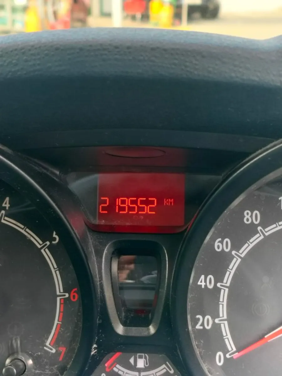 Ford fiesta - Image 4