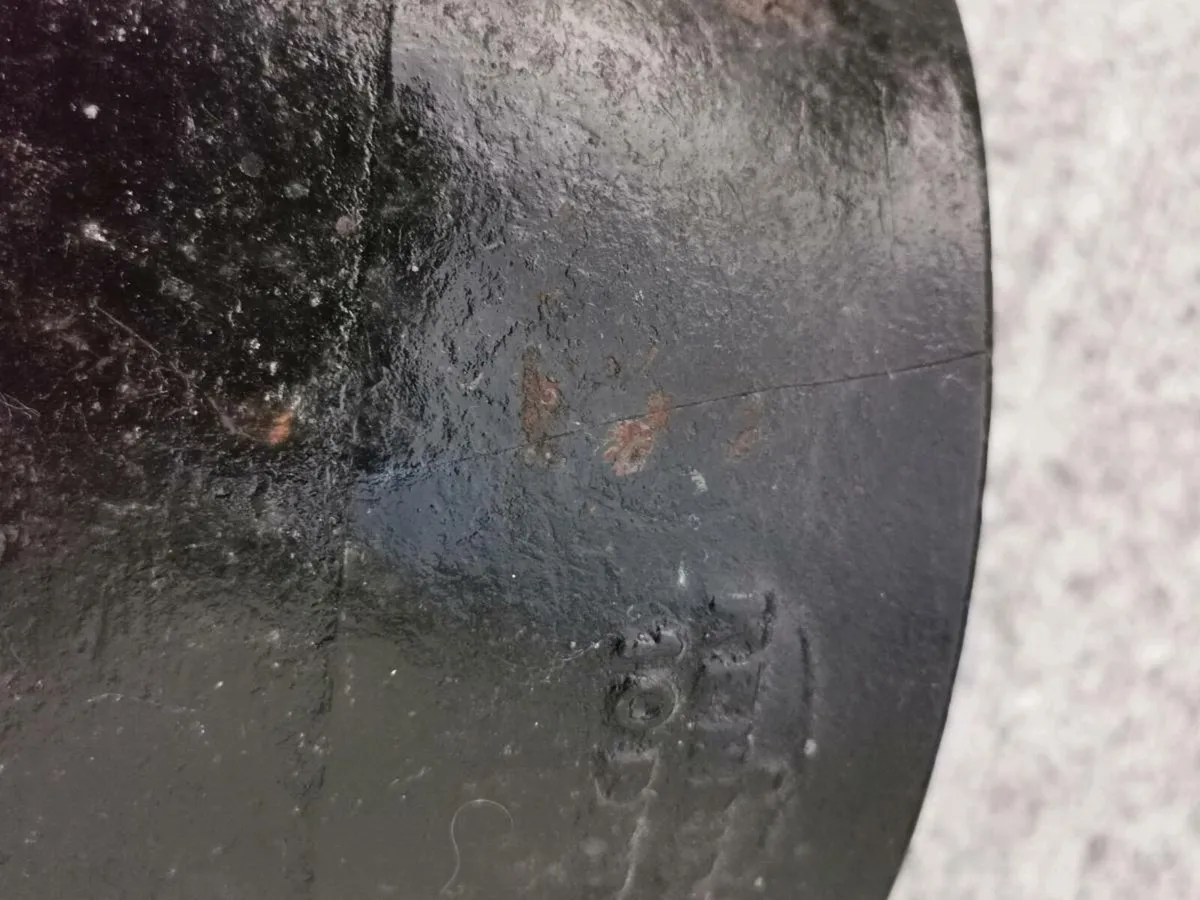 Cast iron pot - Image 1