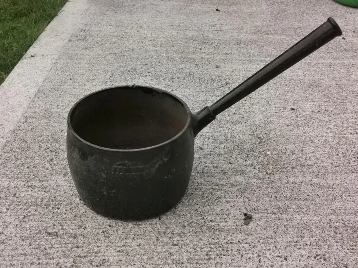 Cast iron pot - Image 2