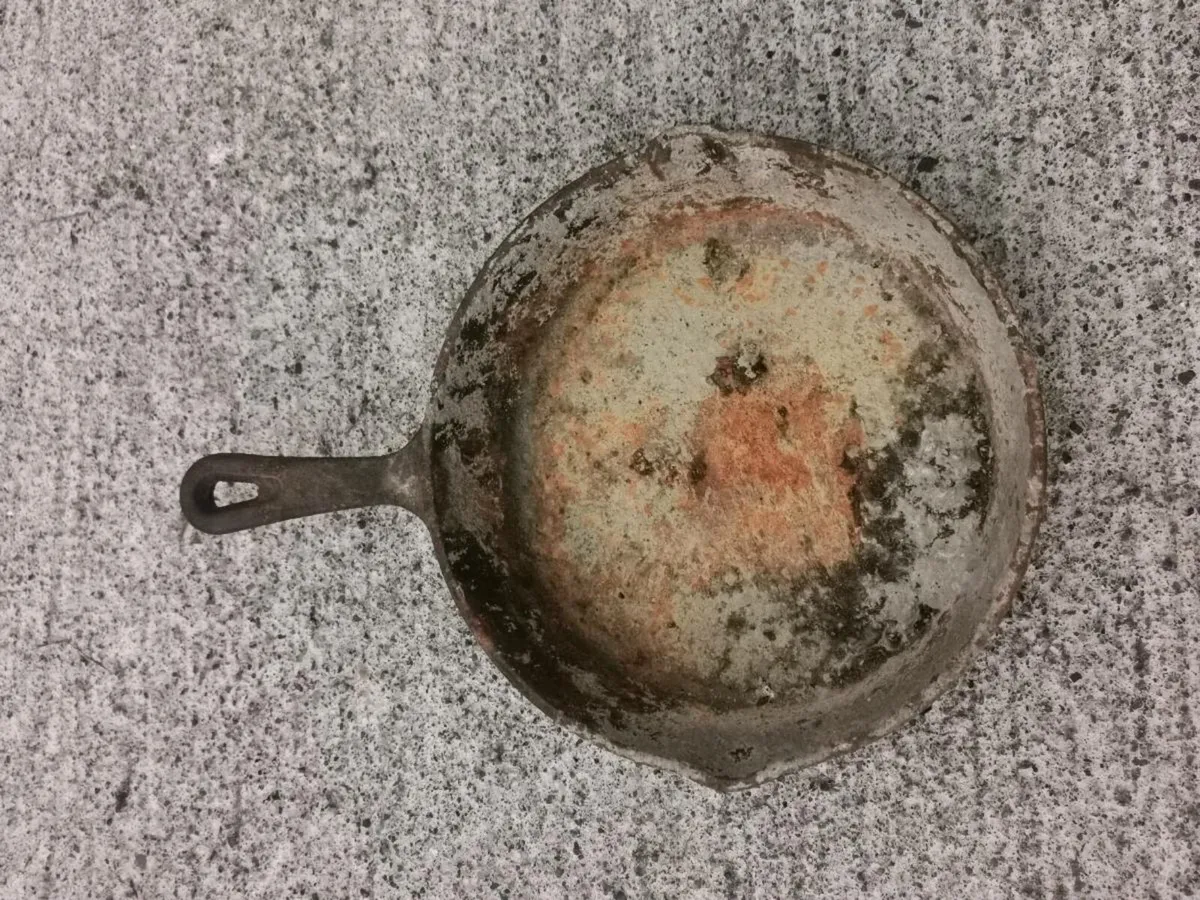 Cast iron pan