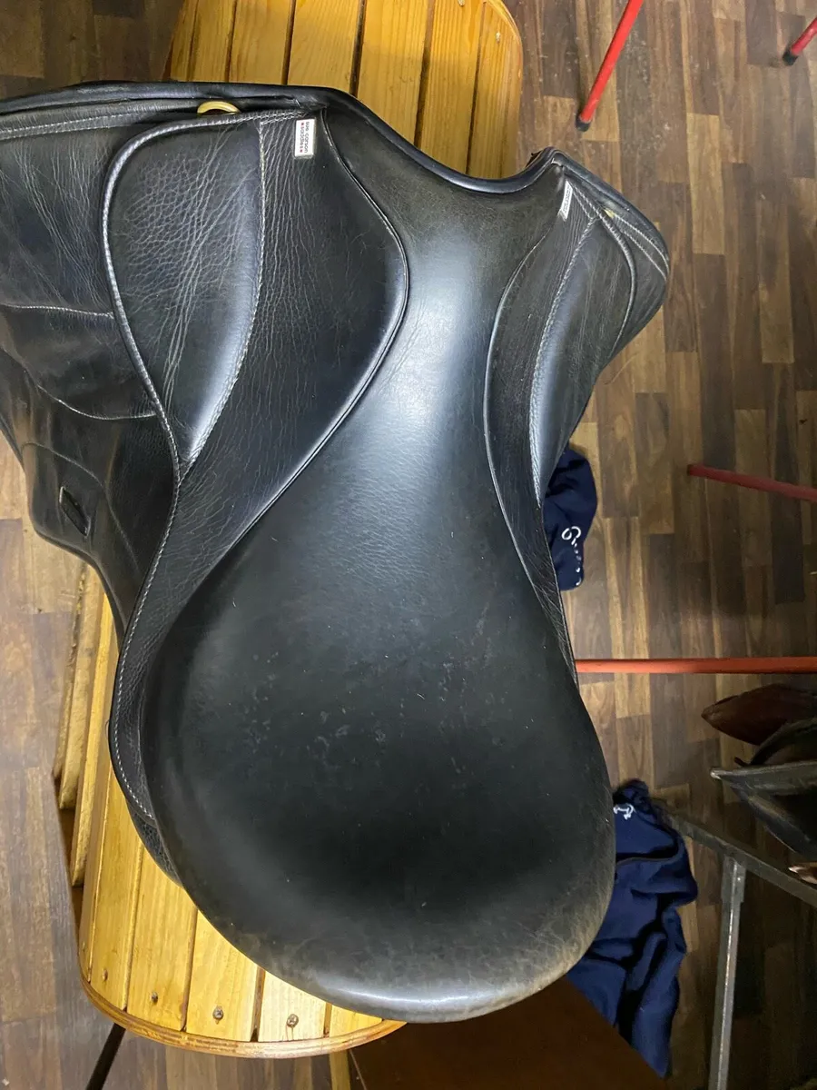 Sue Carson Leather Dressgae saddle  18” - Image 4