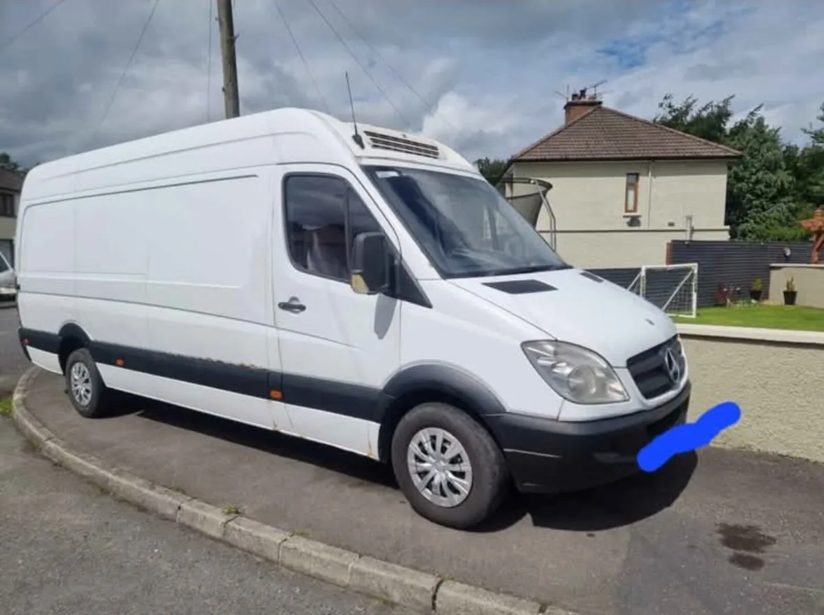 Van - Image 4