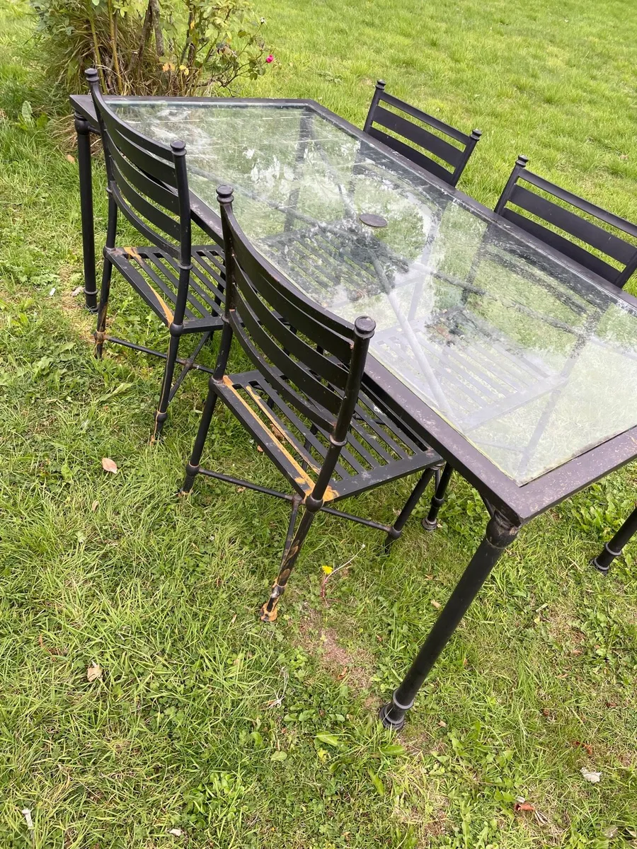 Cast iron table + 4 chairs - Image 1