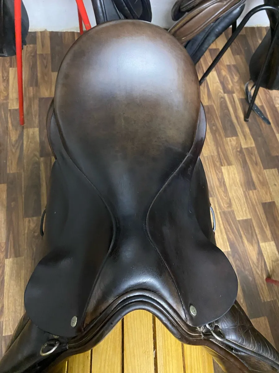 18” meadow creek thoroughbred Leather saddle - Image 2