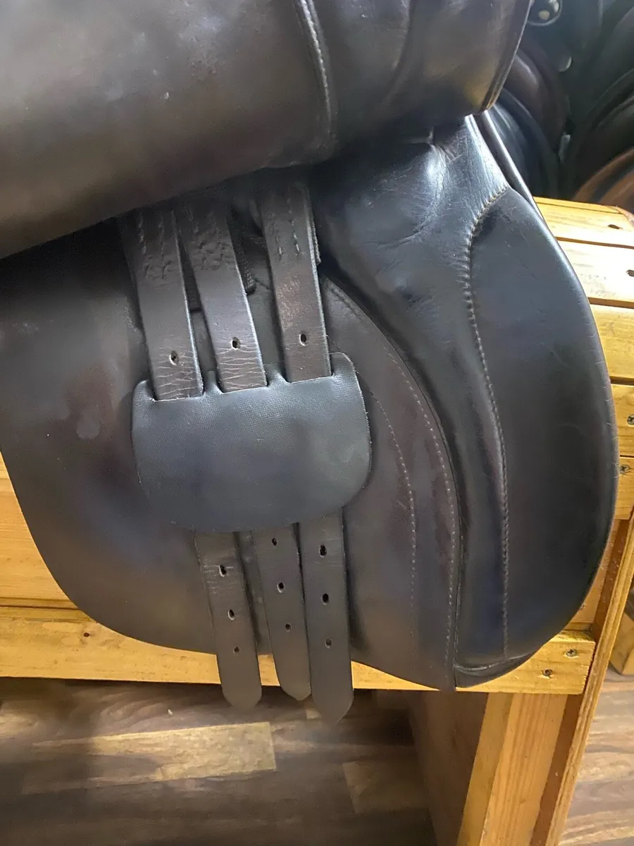 18” meadow creek thoroughbred Leather saddle - Image 3