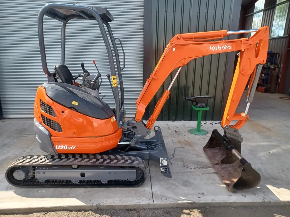 Kubota Mini Digger 2.2t - Image 3