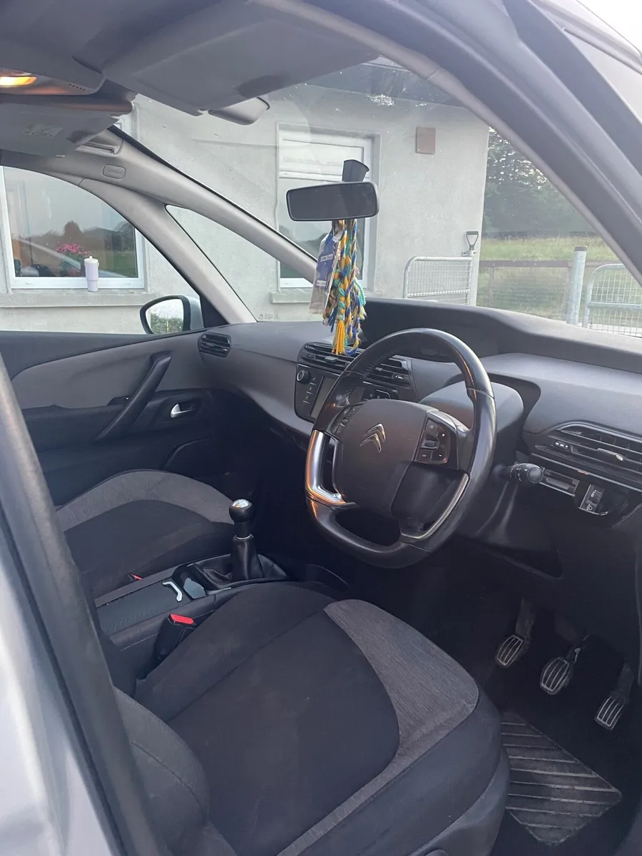 Citroen C4 7 seater - Image 4