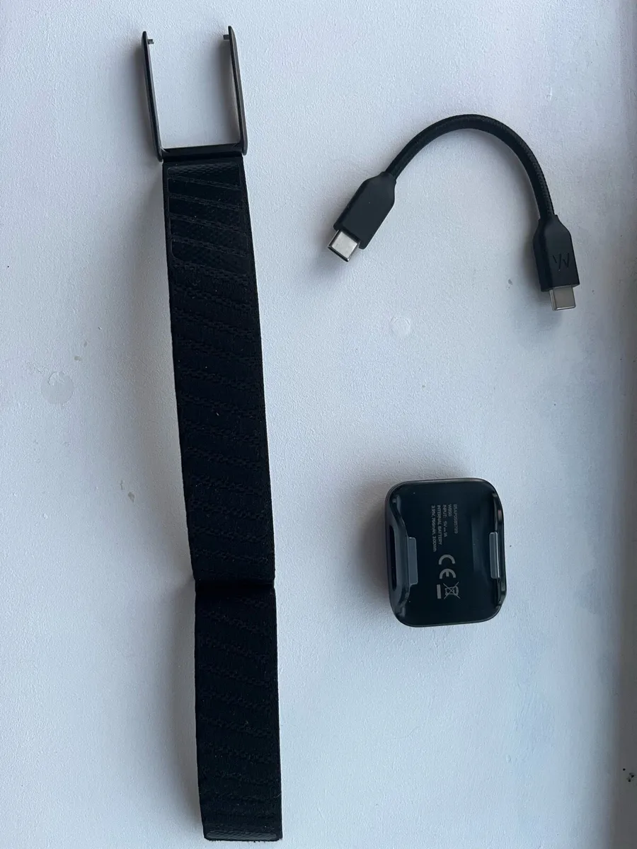 Whoop 5.0 black band and wireless powerbank - Image 2