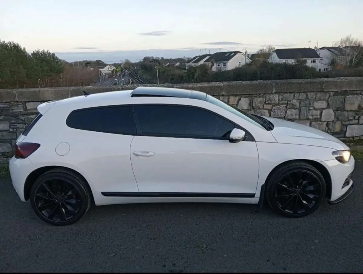 Volkswagen Scirocco 2010 - Image 4