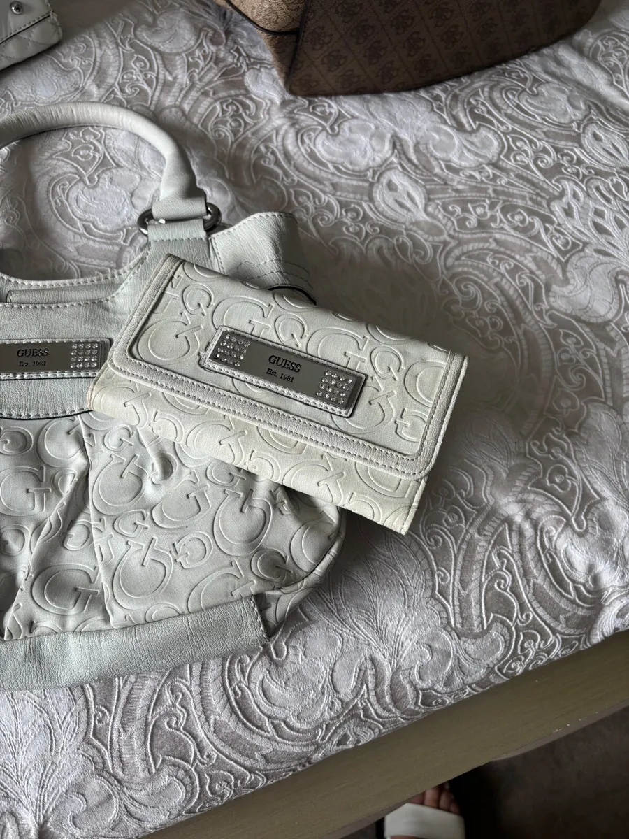 Genuine Guess Handbag and Purse - Image 2