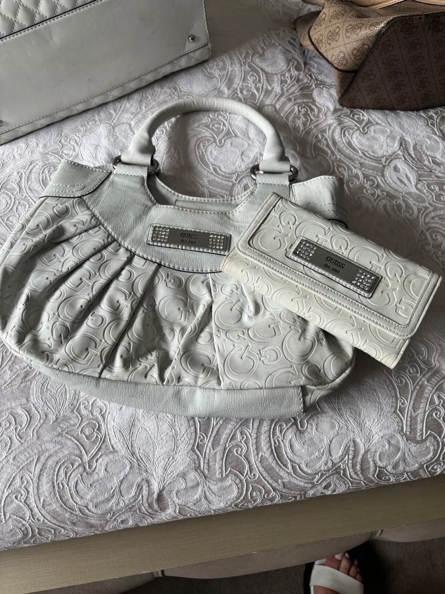 Genuine Guess Handbag and Purse - Image 3
