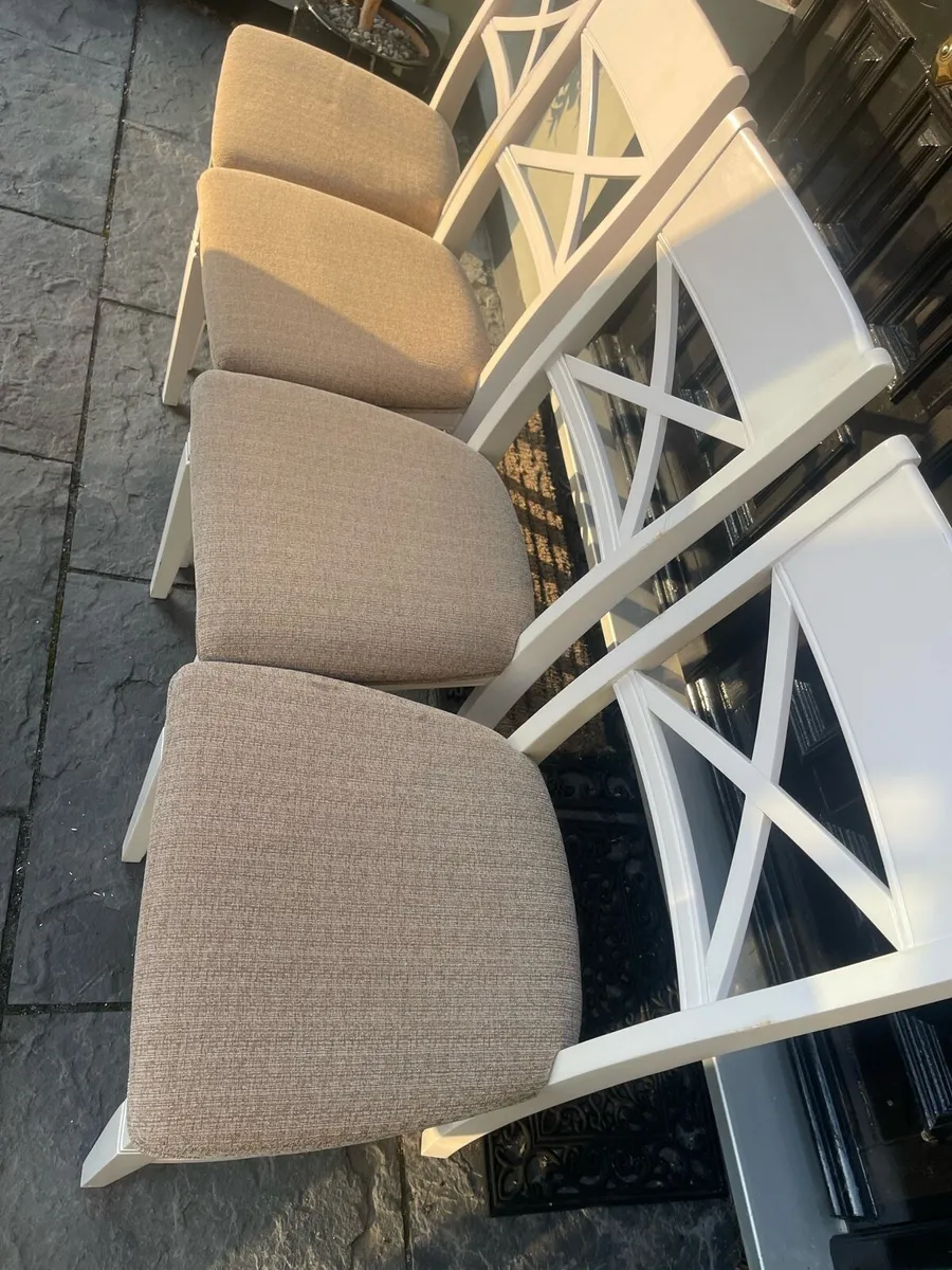 4 x Stunning Matching White Kitchen Dining Chairs - Image 2