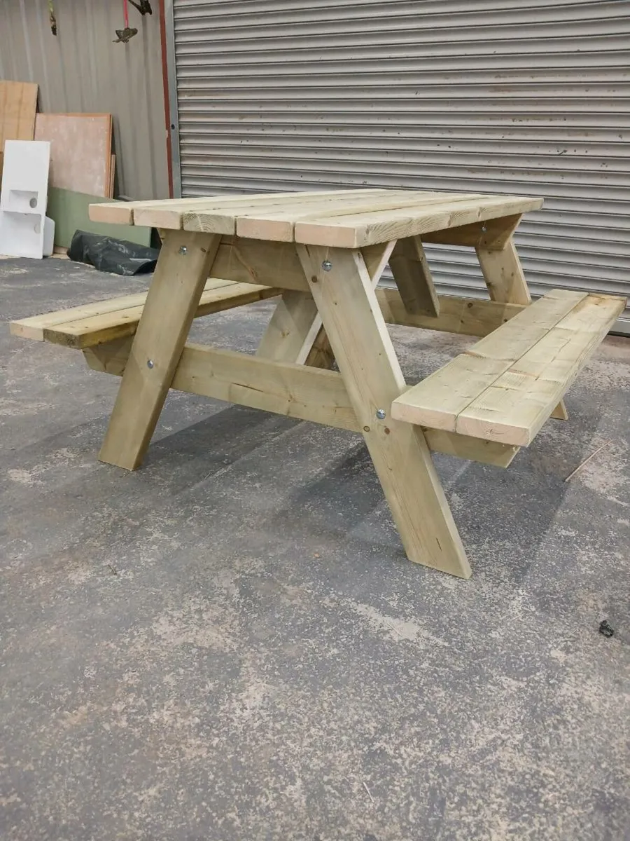 Picnic tables - Image 1