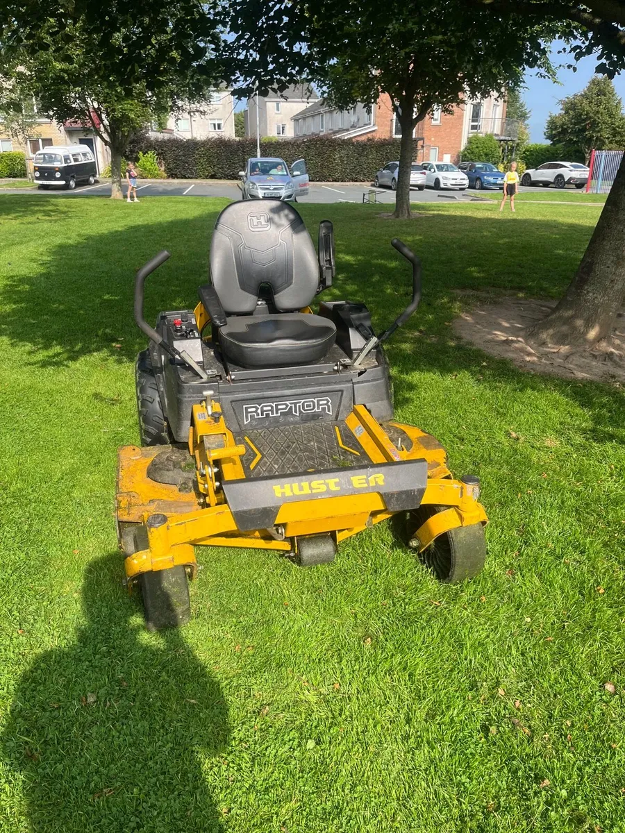 Zero turn lawn mower - Image 1