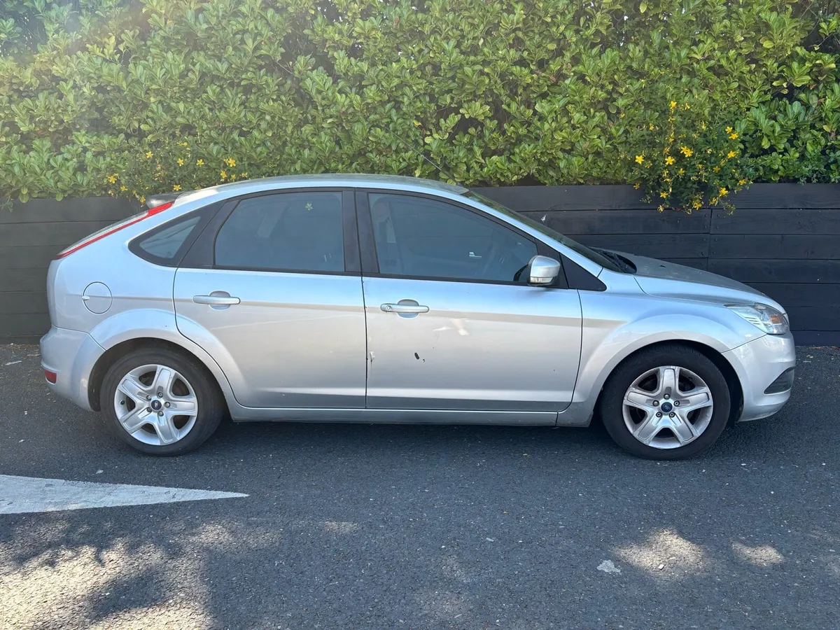 2009 FORD FOCUS FRESH NCT AND TAX - Image 2