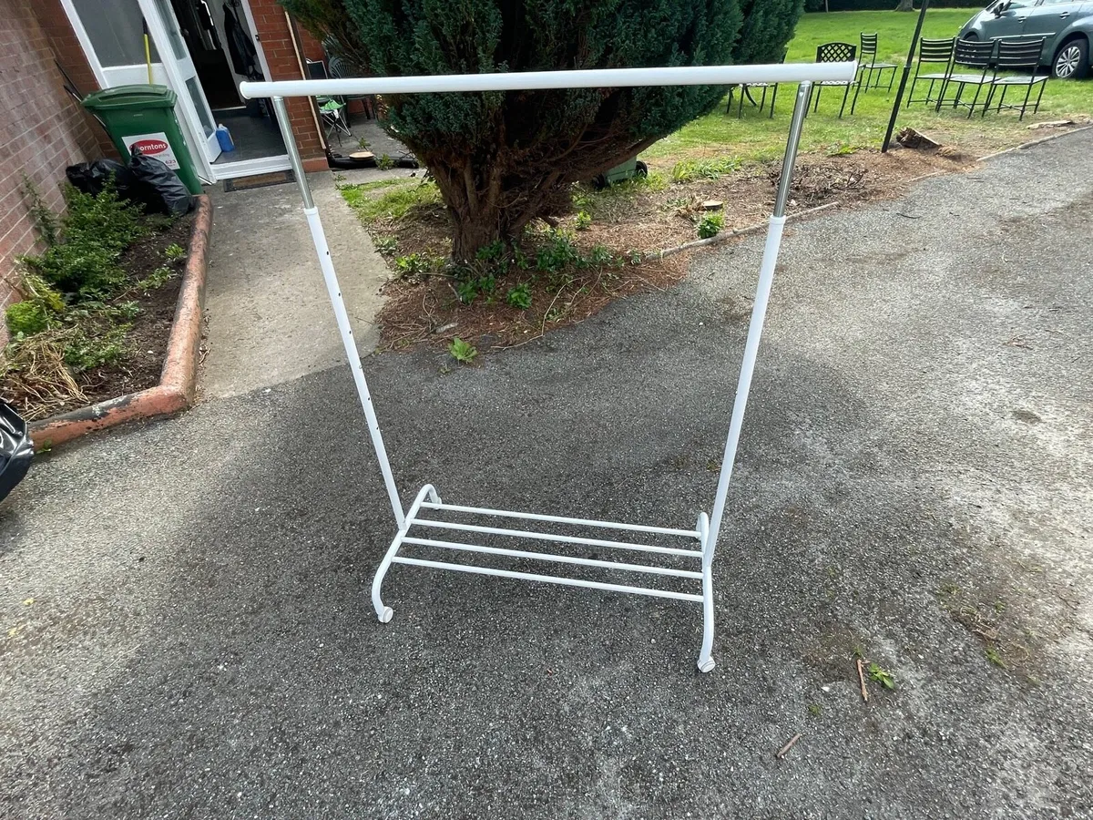 Clothes rail €20 - Image 1
