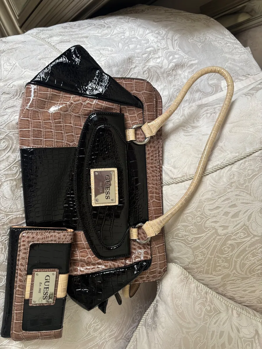 Genuine Guess Handbag and purse - Image 1