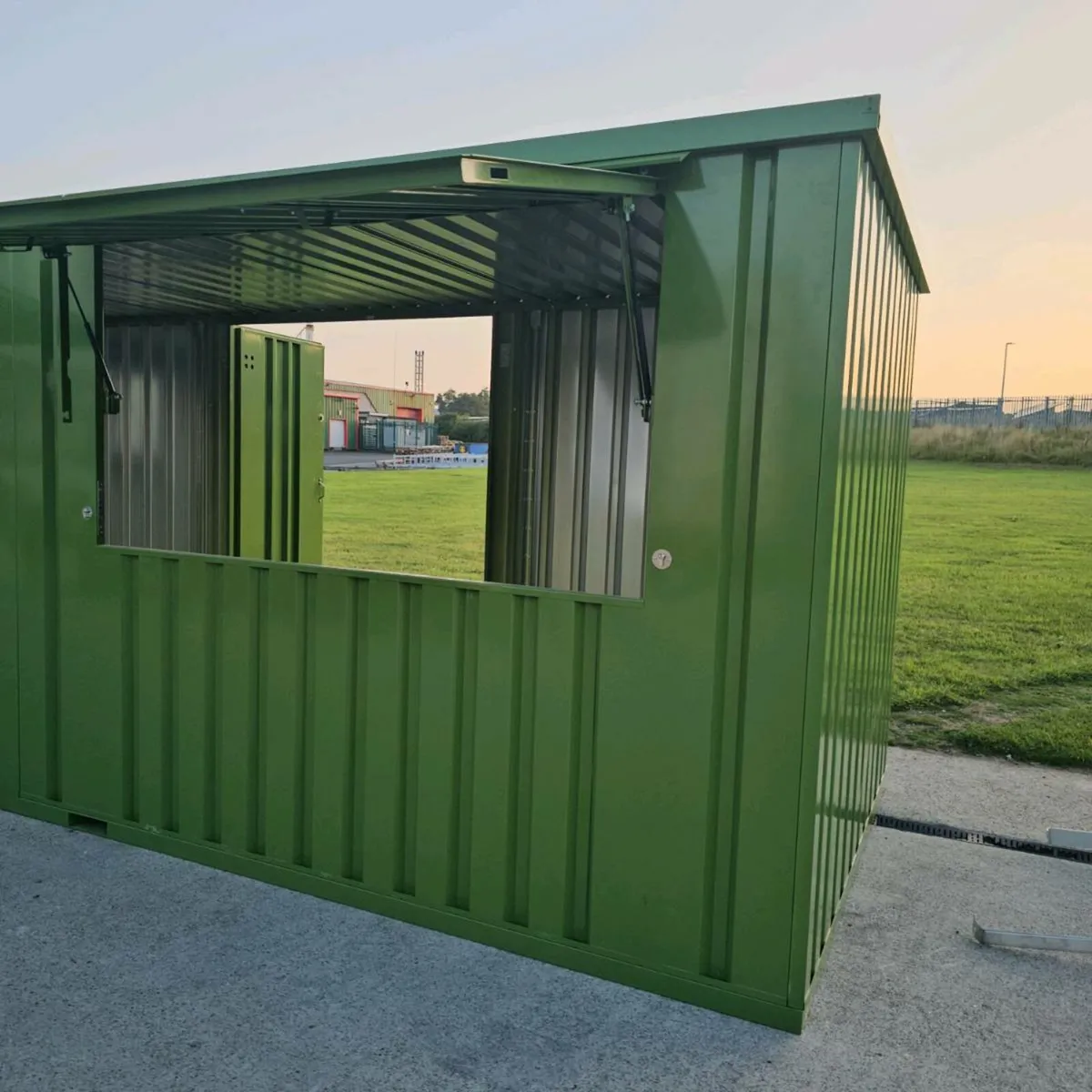 8x 20ft kiosk , bar container , coffee kiosk - Image 3