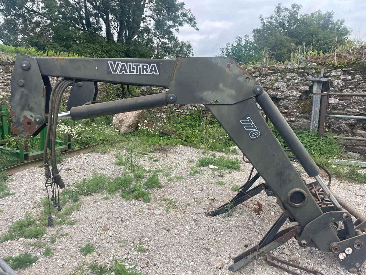 Quicke/Valtra loader - Image 1
