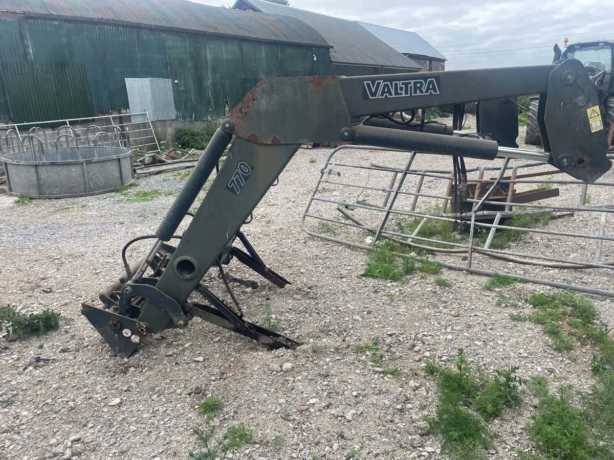 Quicke/Valtra loader - Image 3