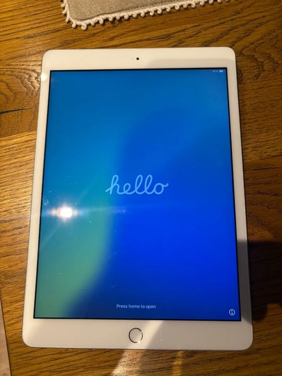 Apple IPad 7th generation 32GB - Image 1