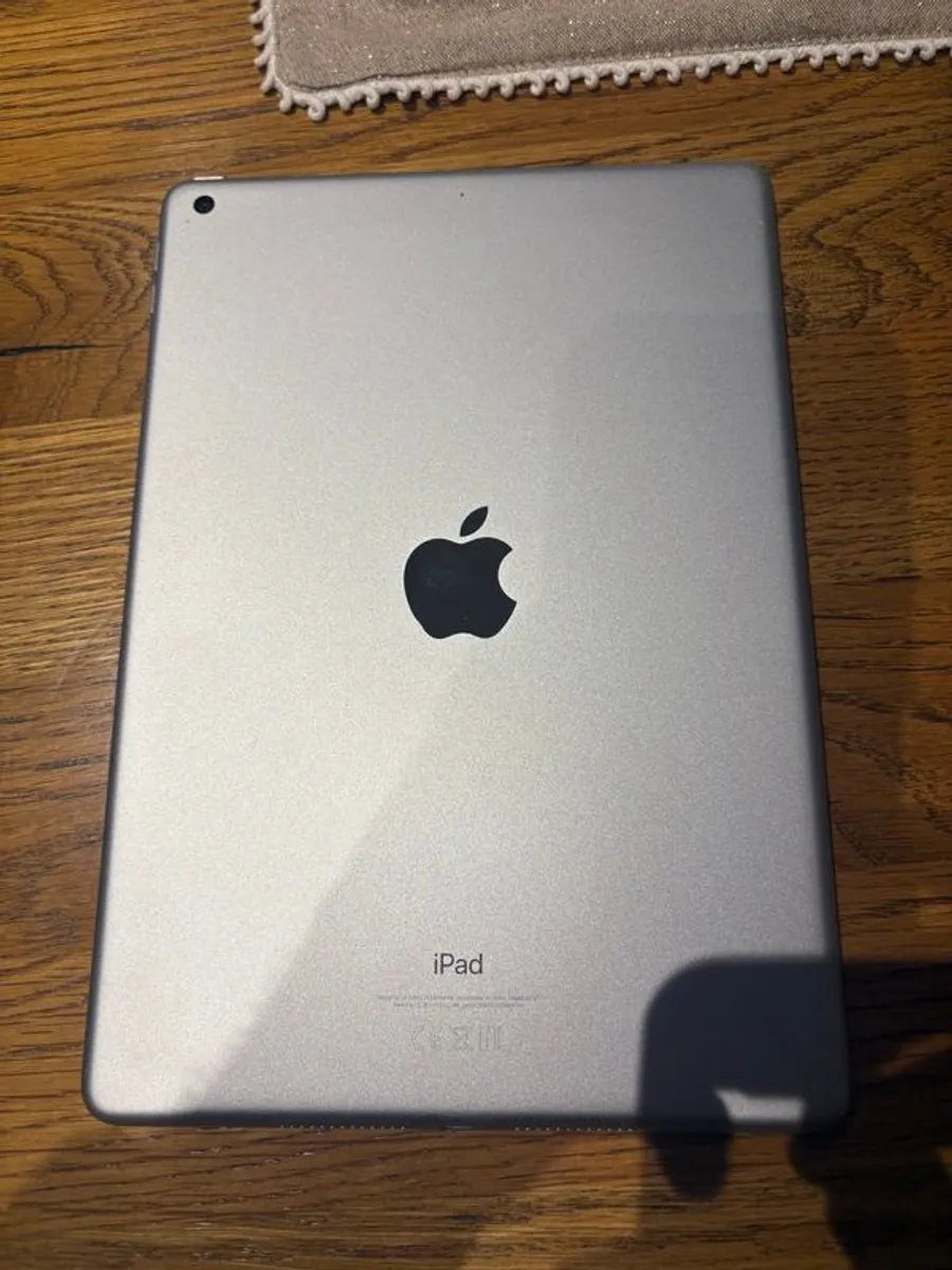 Apple IPad 7th generation 32GB - Image 2