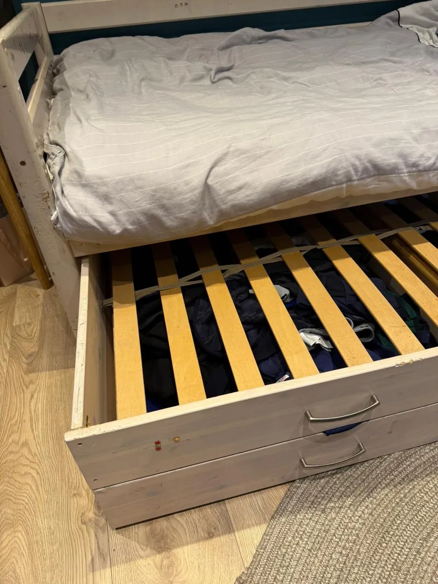 Flexa single bed with 2 drawers and pull out bed - Image 3