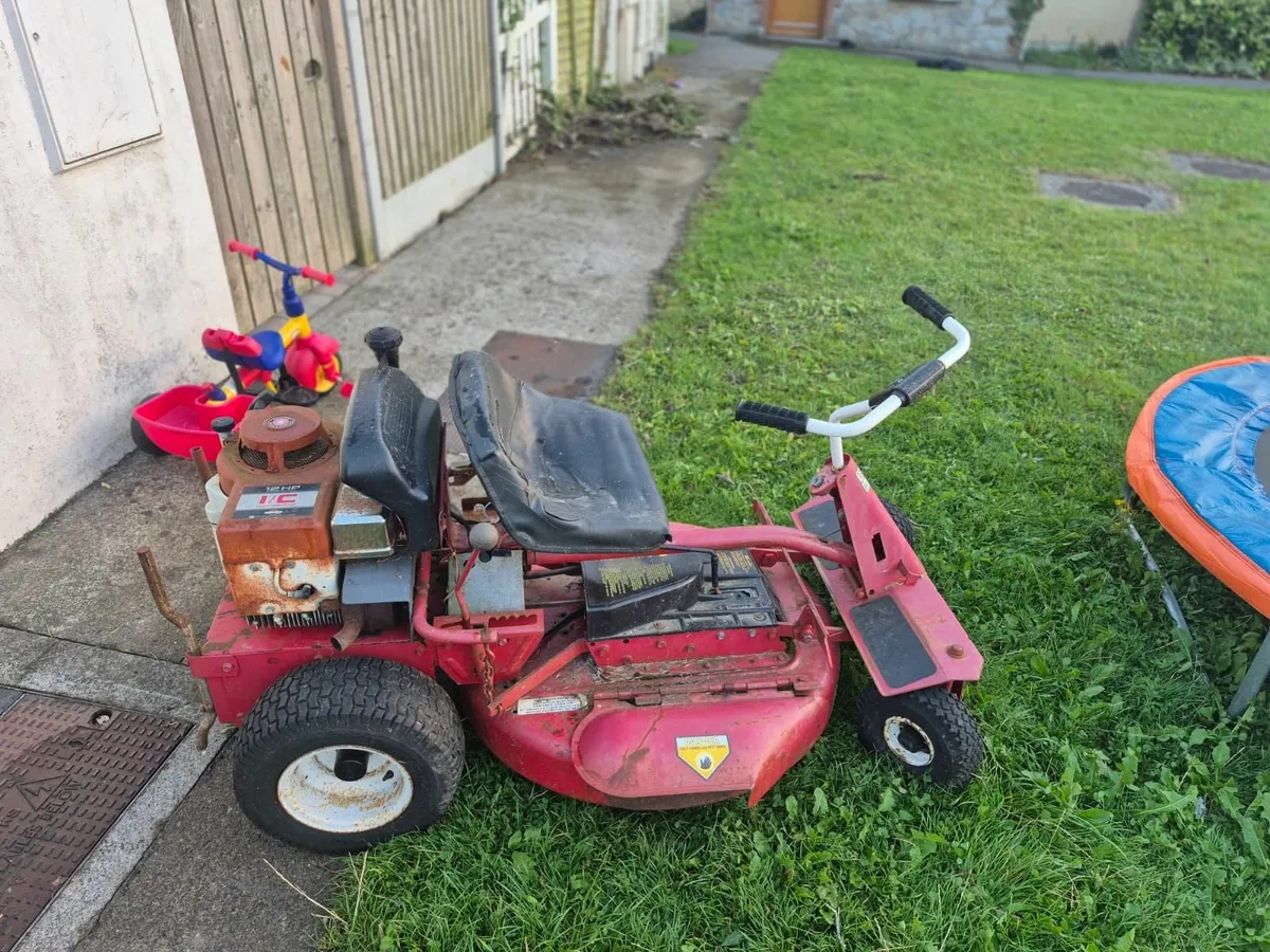 Ride on lawnmower - Image 2