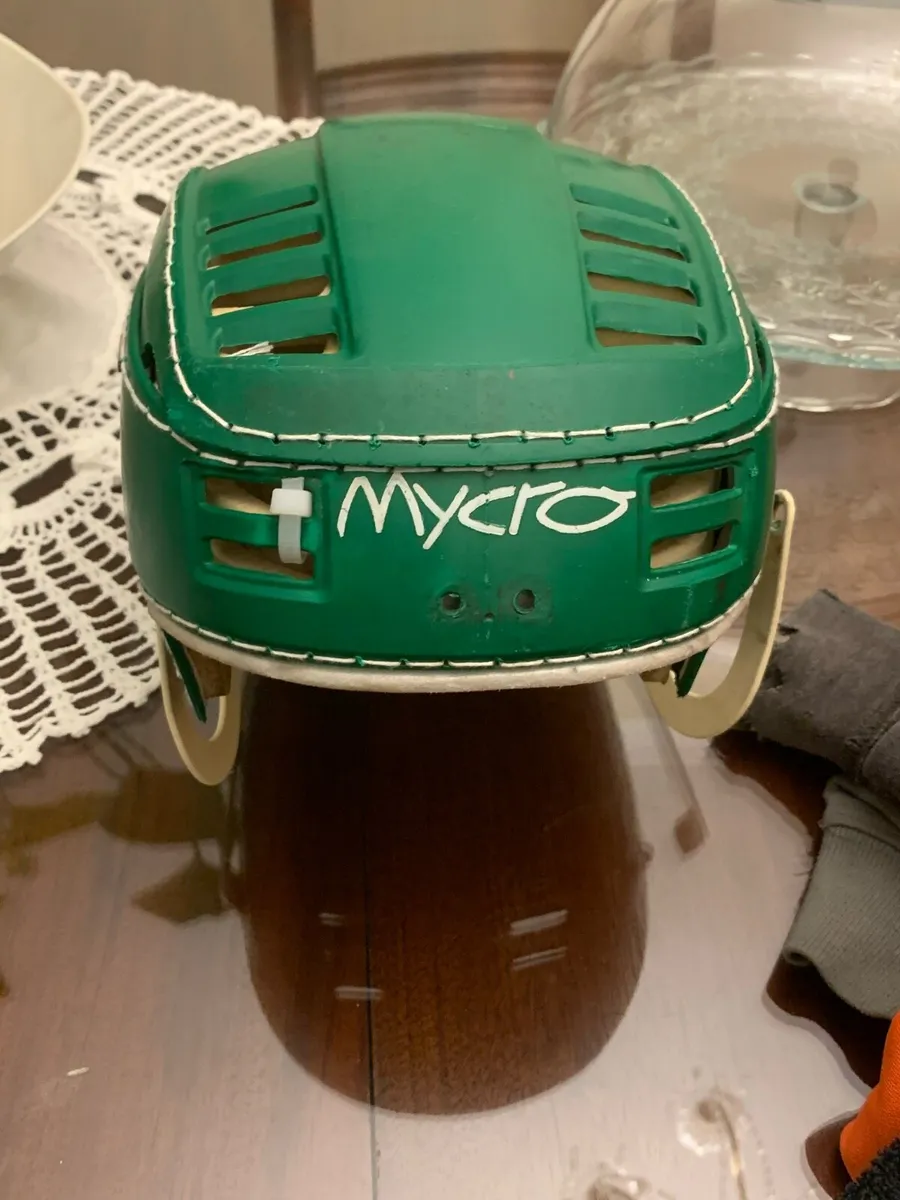 Hurling helmet - Image 1