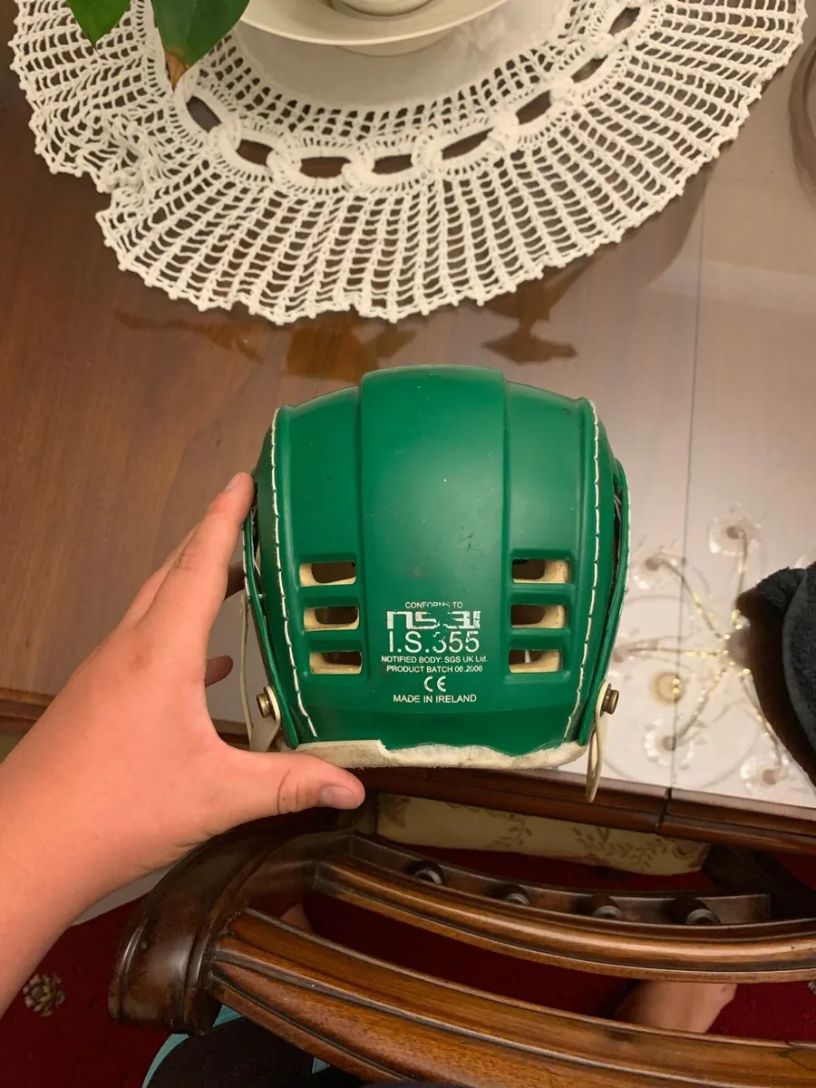 Hurling helmet - Image 3