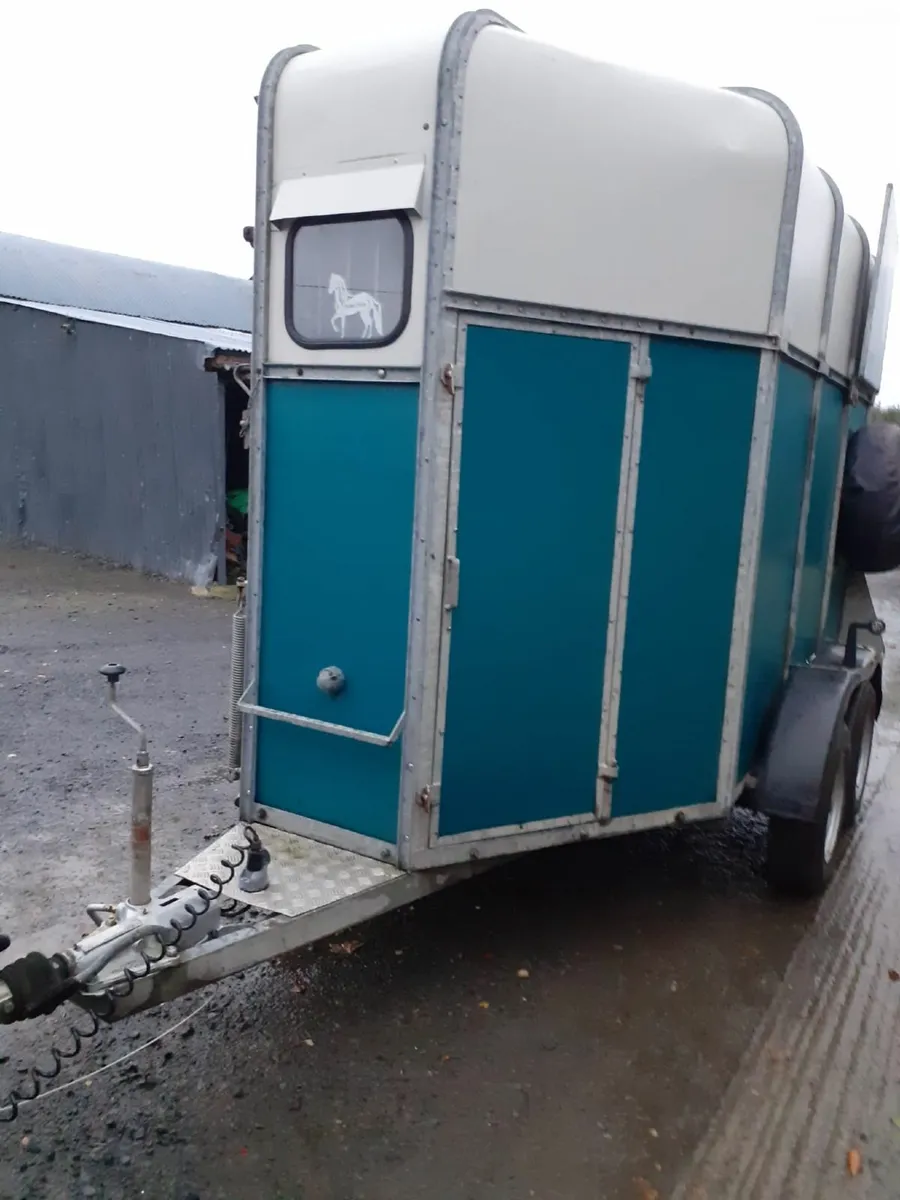 Double Horse Box - Image 1