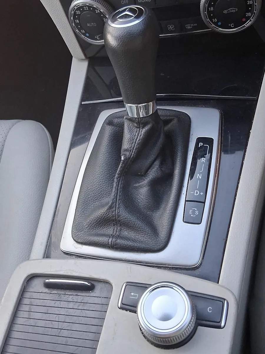 Mercedes-Benz C-Class 2011 - Image 3