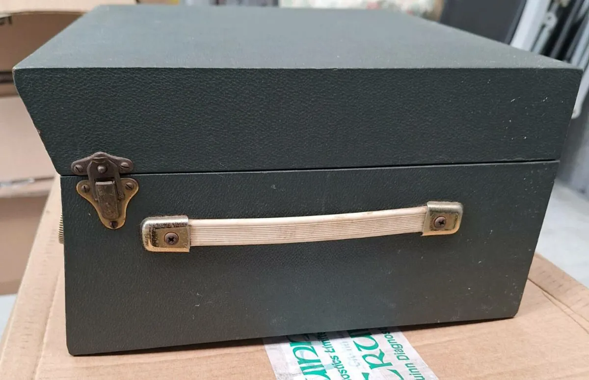 Portable record player - Image 4