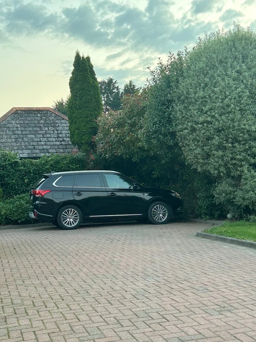 Mitsubishi Outlander 2021 PHEV 2.4L EXCEED AWD - Image 1