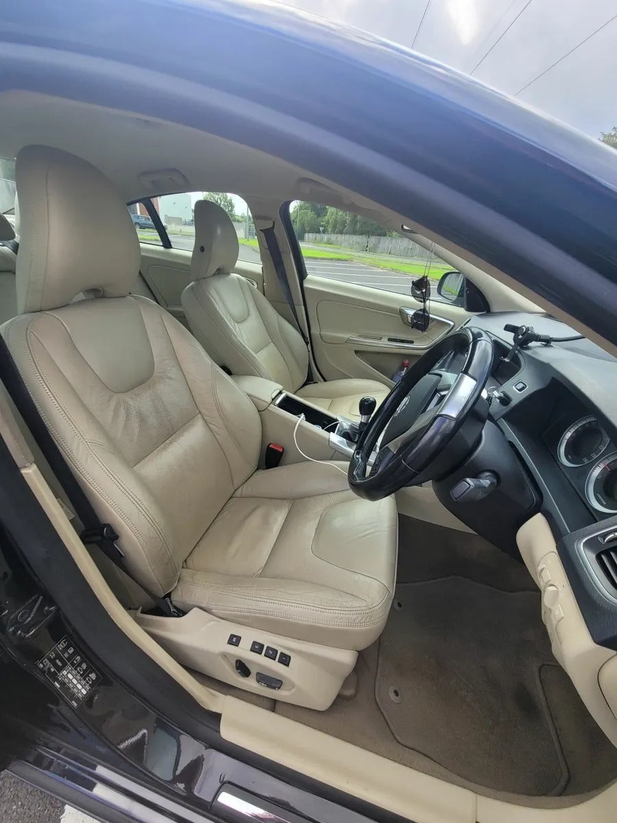 Volvo S60 2010 - Image 3
