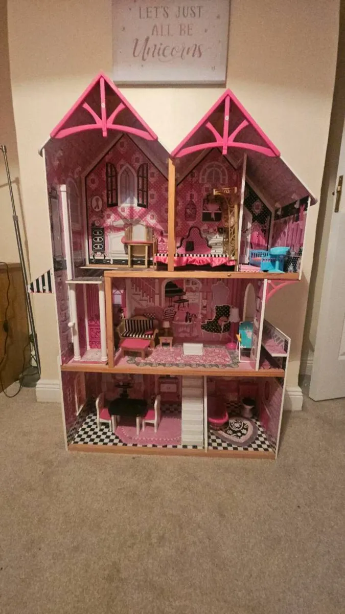 Barbie dolls house